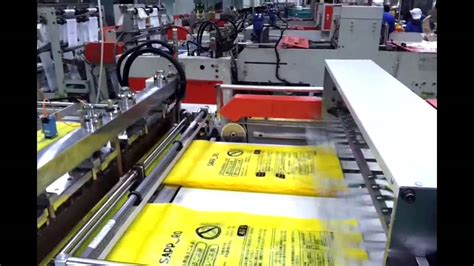 une usine produit des sacs chaque sac fabriqué